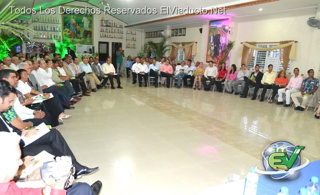 Asistente al acto de juramentación de la nueva directiva  PEDEPE 2013